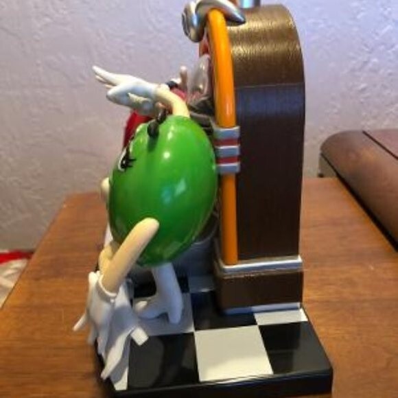 M&M's Rockin Roll Cafe Jukebox Candy Dispenser - Picture 4 of 7